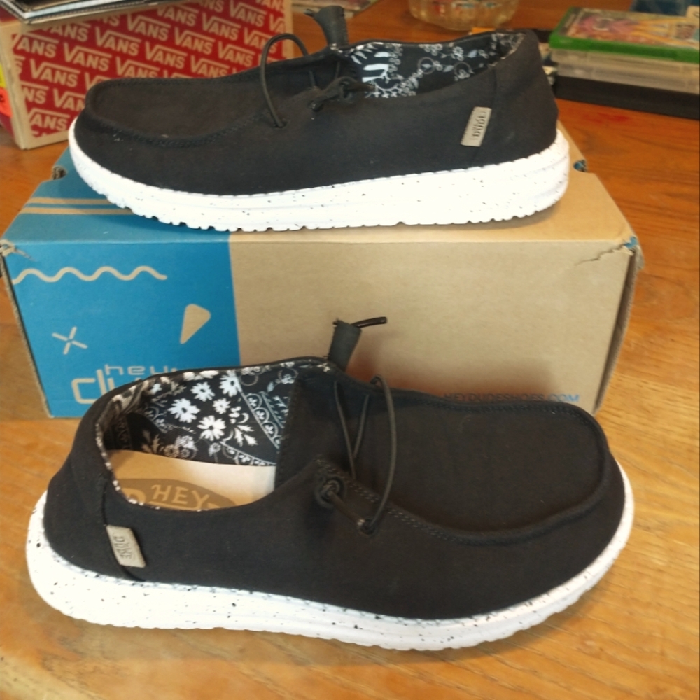 Hey Dude, women's size 7, Brand New